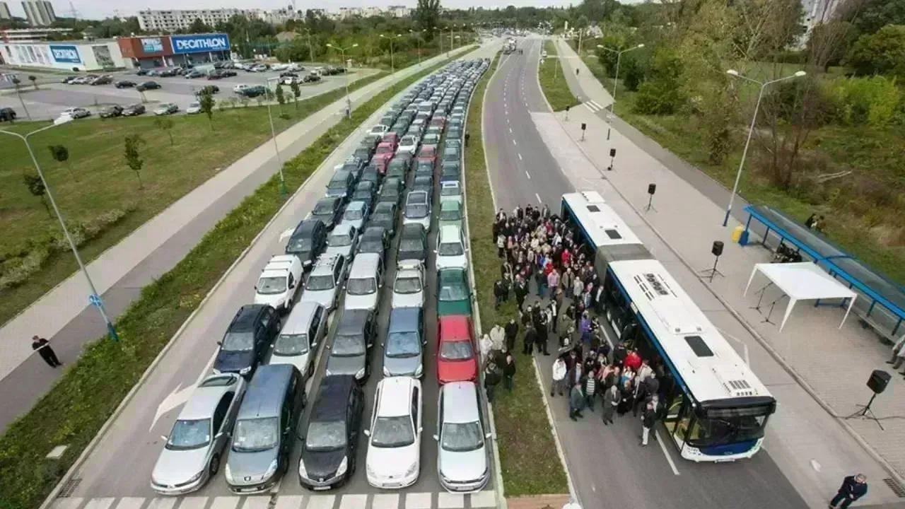 Public Transport vs Personal Vehicles: What Recent Policy Moves Signal for Urban Mobility