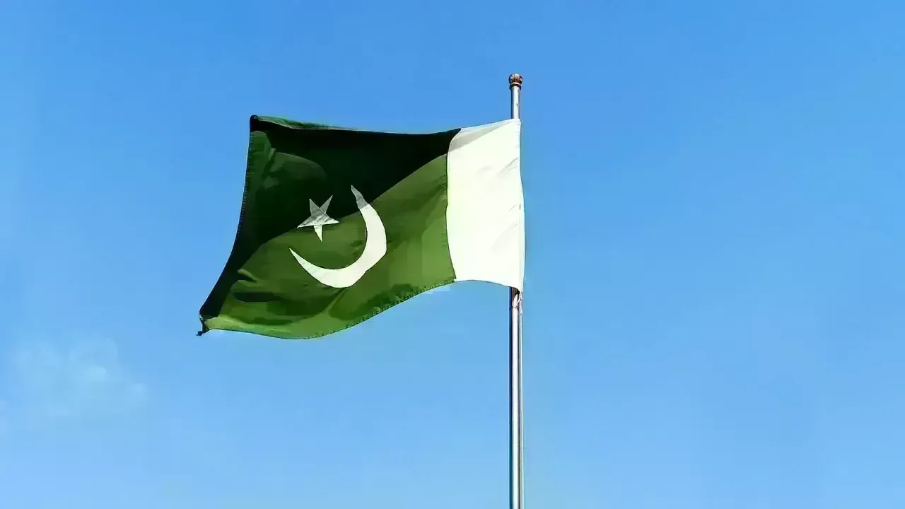 UAE Halts Visas for Pakistanis Amid Rising Cases of Begging, Crime