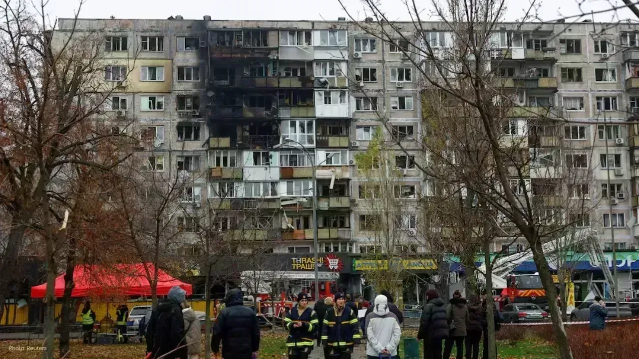 Overnight Missile Offensive by Russia Targets Ukraine Amid Peace Negotiations