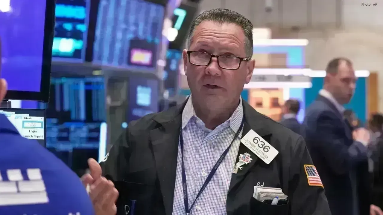 Wall Street Wraps Up November with Gains Amid Rate-Cut Speculations