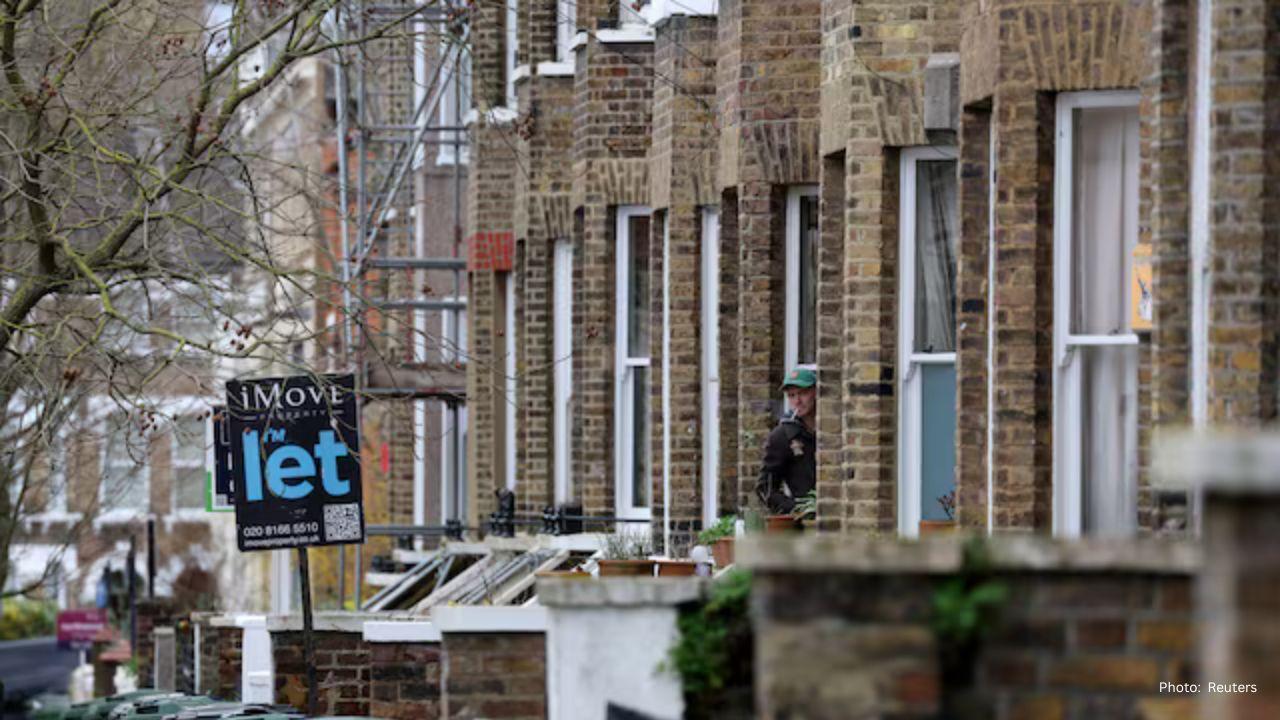 Modest Decrease in UK Mortgage Approvals as Consumer Lending Slows