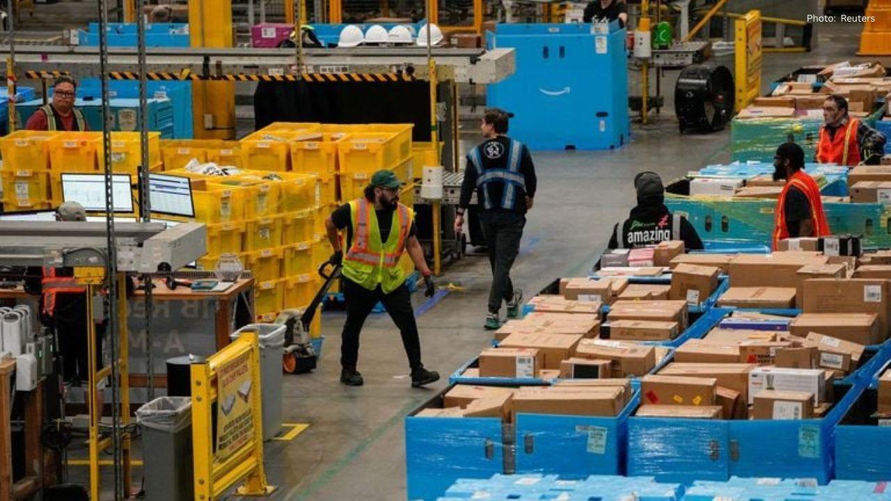 US Consumers Embrace Online Shopping Surge Amid Economic Concerns