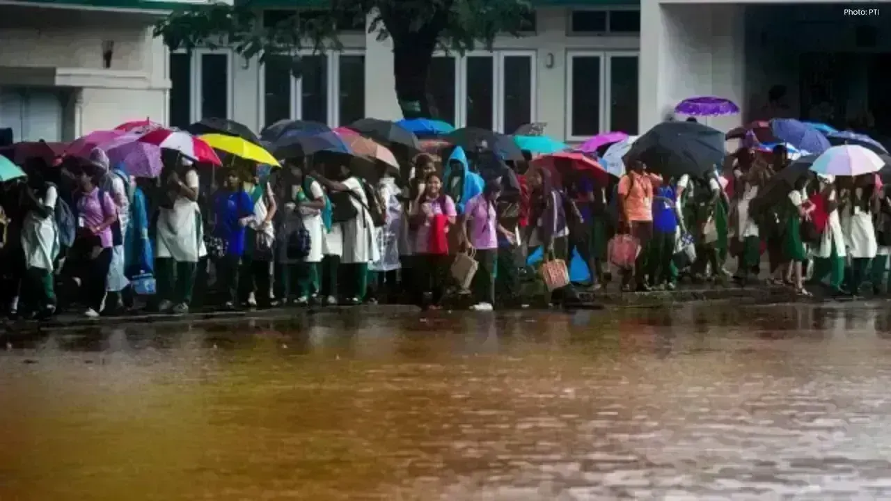 Chennai Schools Closed as Cyclone Ditwah Delivers Heavy Rains