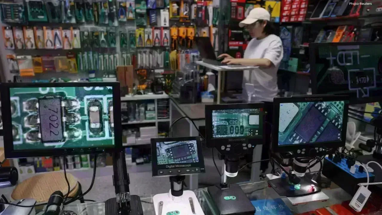 Severe Memory Chip Shortage Disrupts Tech and AI Industries