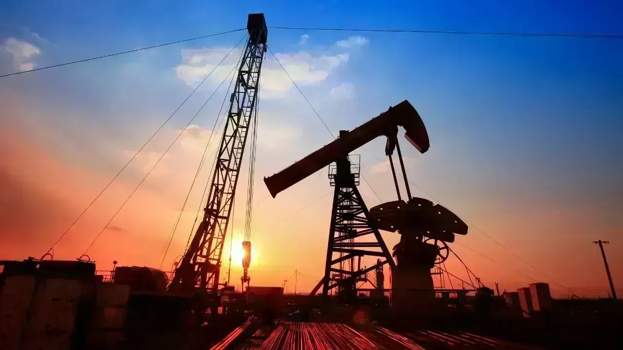 Surge in Oil Prices Following Ukrainian Attacks and Peace Talks Stalemate