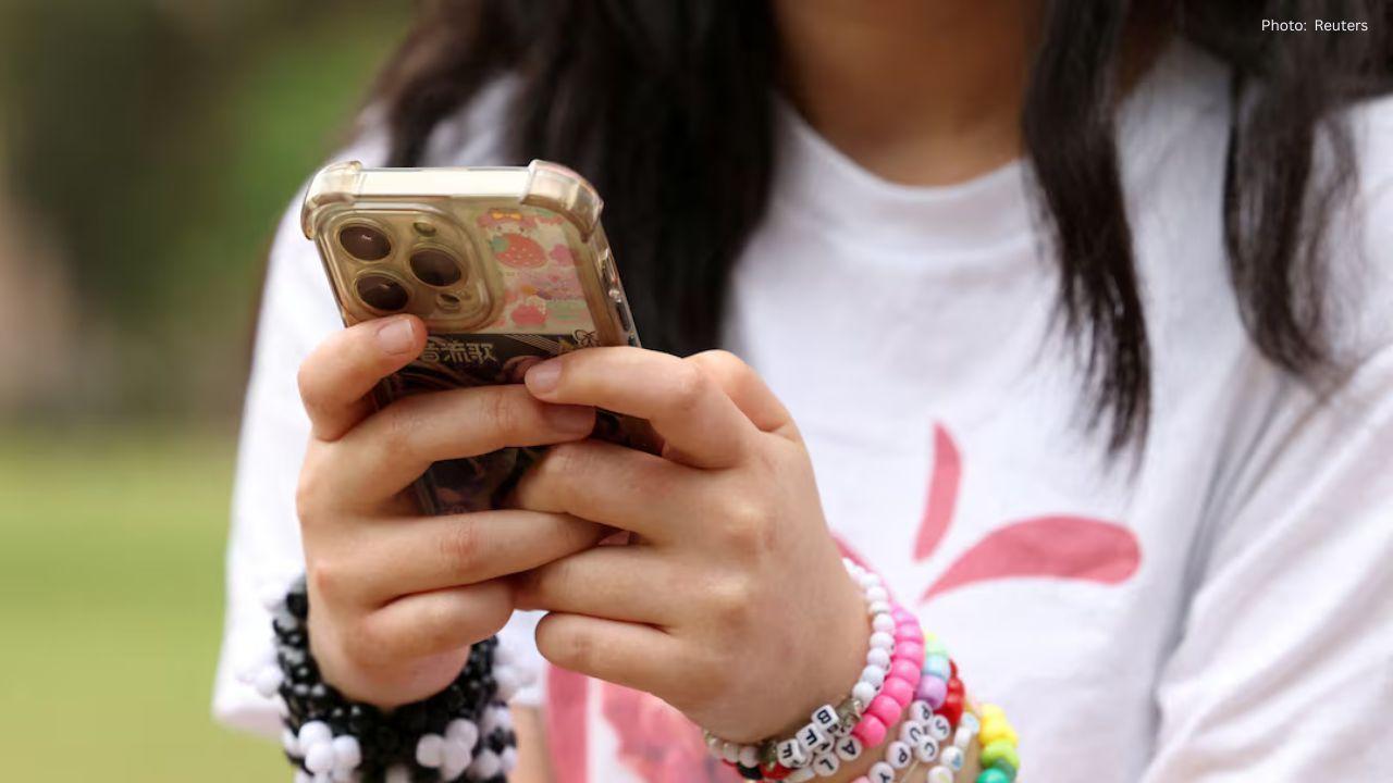 Australia Implements Social Media Ban for Teens, Drawing Global Interest as Meta Blocks Accounts