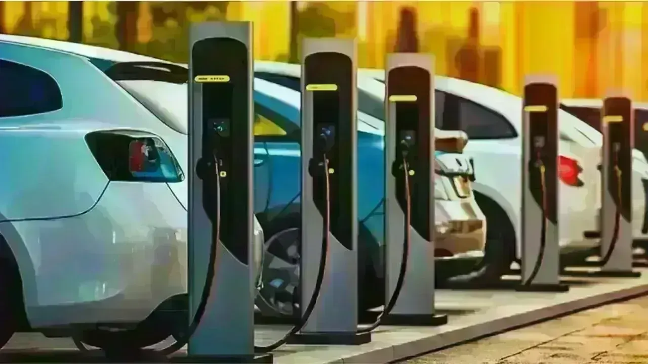 Electric Vehicles, Battery Tech & Renewable Energy — 2025’s Big Tech Intersections