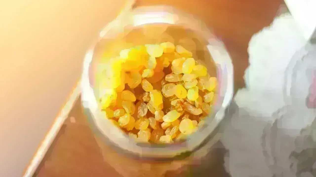 The Morning Benefits of Soaked Raisins