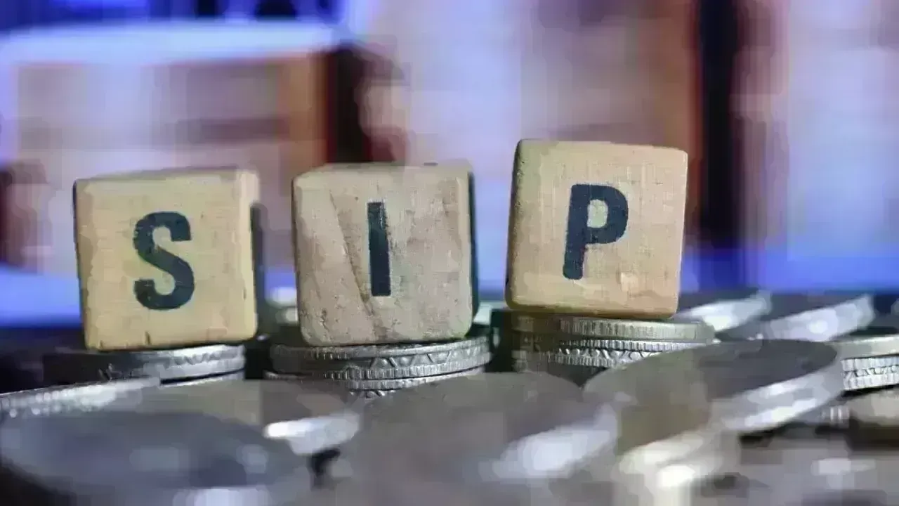 Navigating Financial Decisions Amid Mixed Central Bank Signals