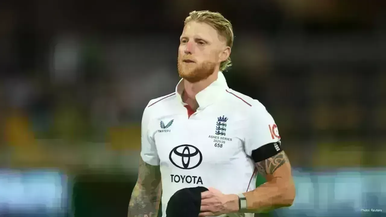 England Takes a Breather in Noosa Following Ashes Defeat