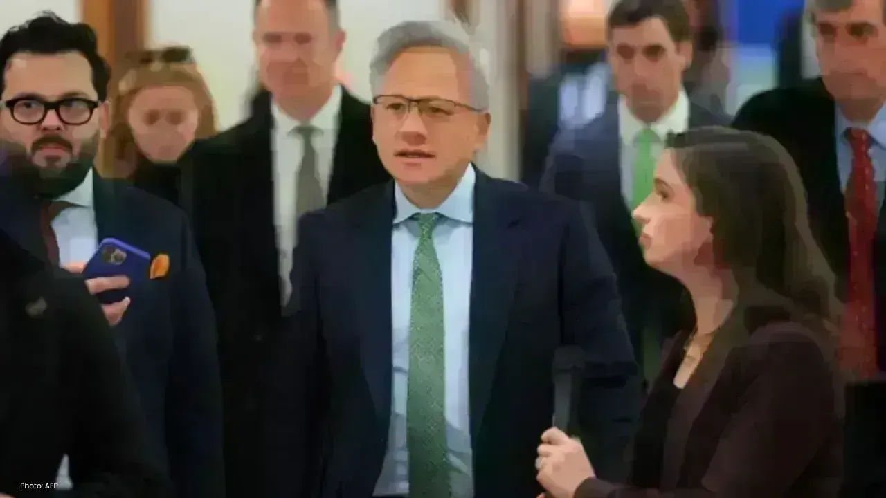 Trump Greenlights Nvidia H200 Chip Exports to China, Modifying Tech Restrictions