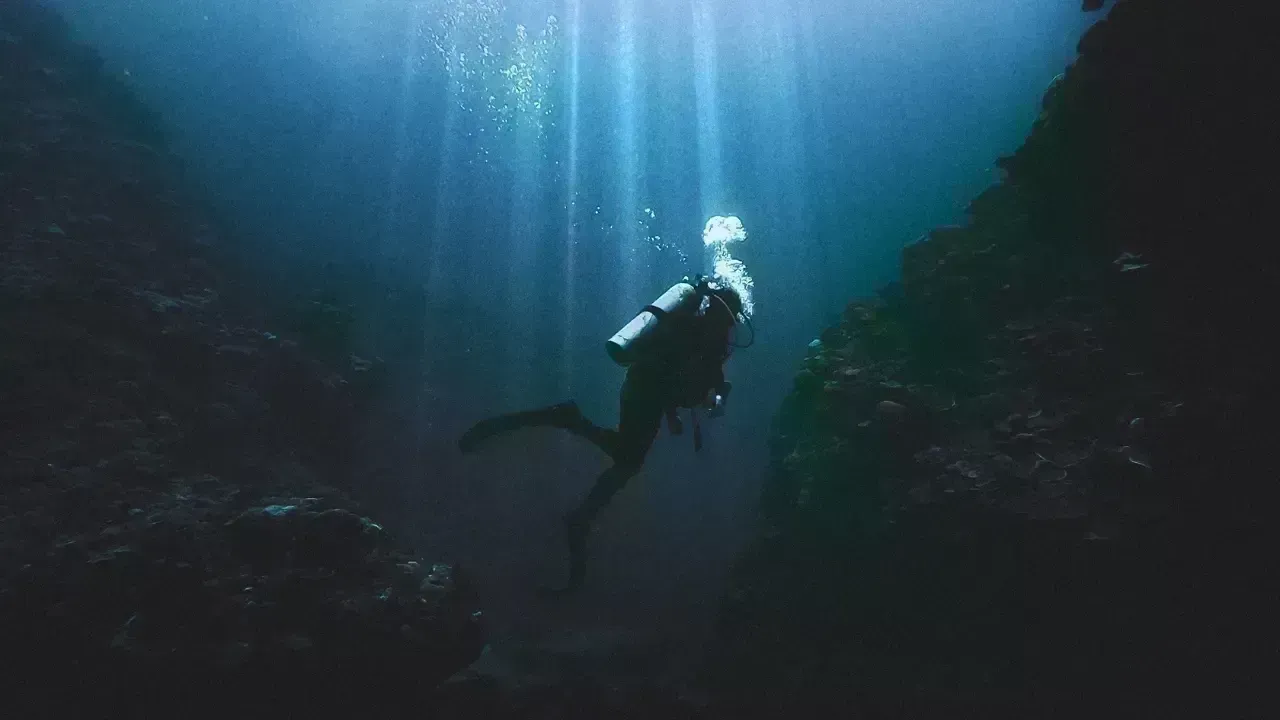 Into the Abyss: The Untold Secrets Hidden 10,000 Meters Beneath the Ocean