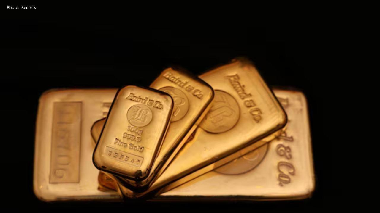 Gold Nears Seven-Week Peak Amid Fed Expectations; Silver Approaches Record