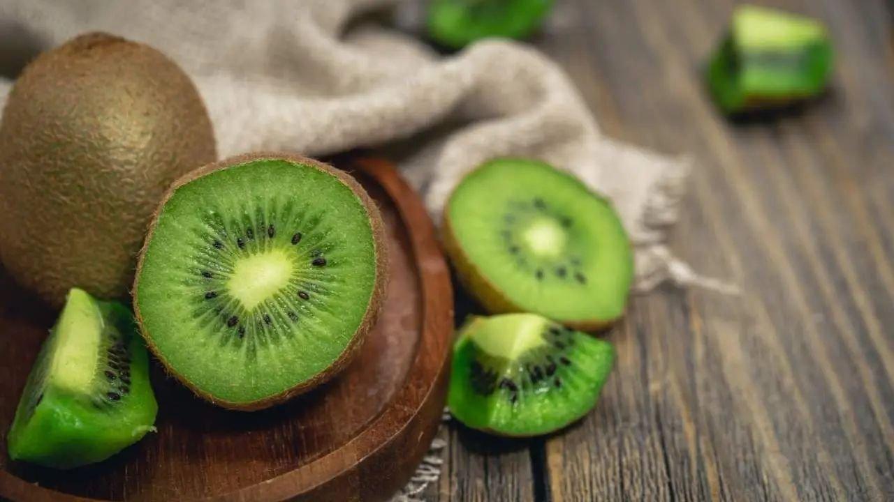 Discover the Vital Health Benefits of Kiwi and Simple Recipes