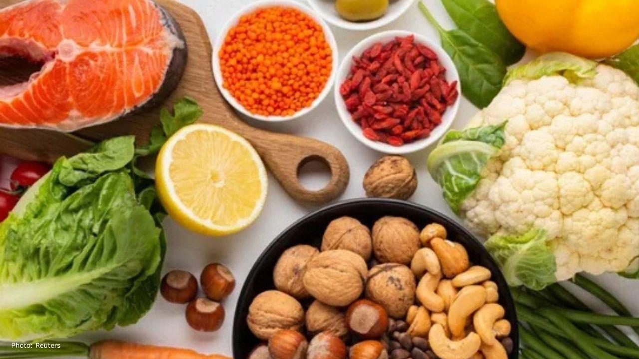 Ahmedabad Physician Discusses Foods Essential for Thyroid Health