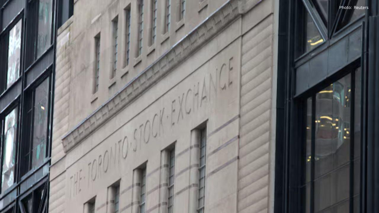 Canadian TSX Futures Dip as Investors Await Key U.S. Employment Data