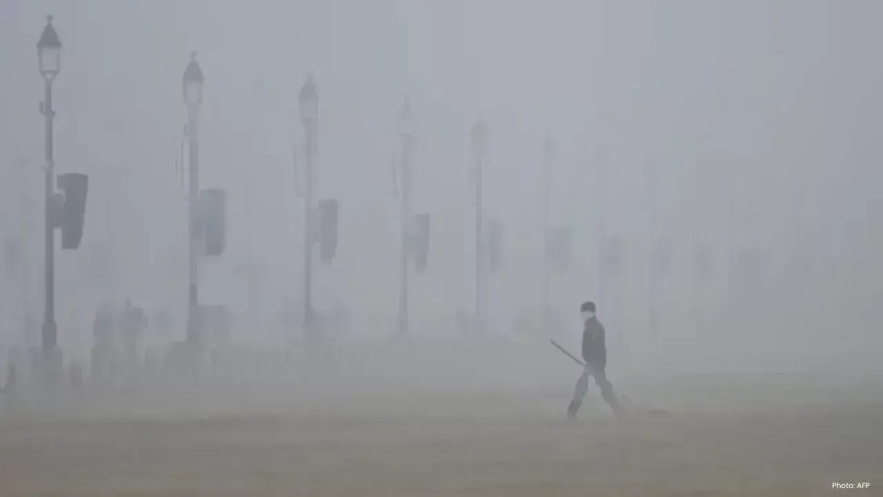 Air India and IndiGo Warn Passengers of Flight Delays Due to Fog