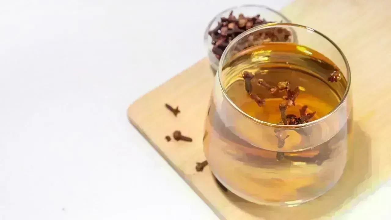 Discover the Effects of Drinking Clove Water for 10 Days