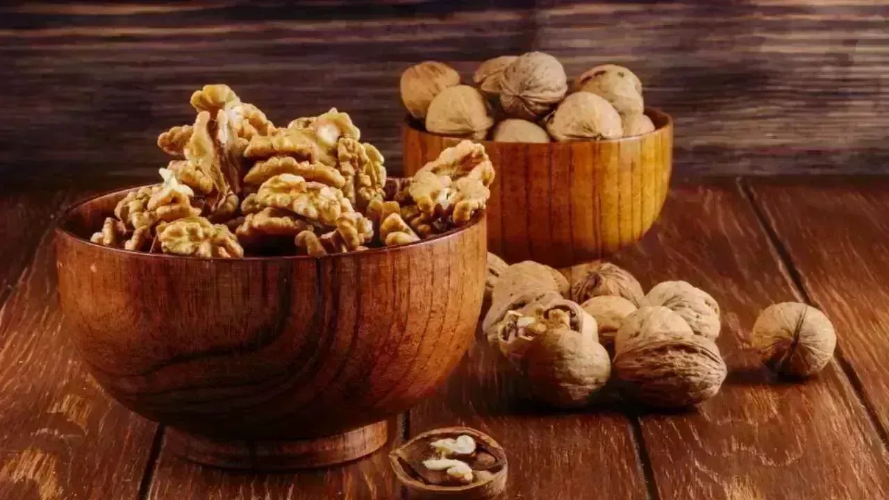 Enhance Omega-3 Benefits: 4 Food Combinations with Walnuts