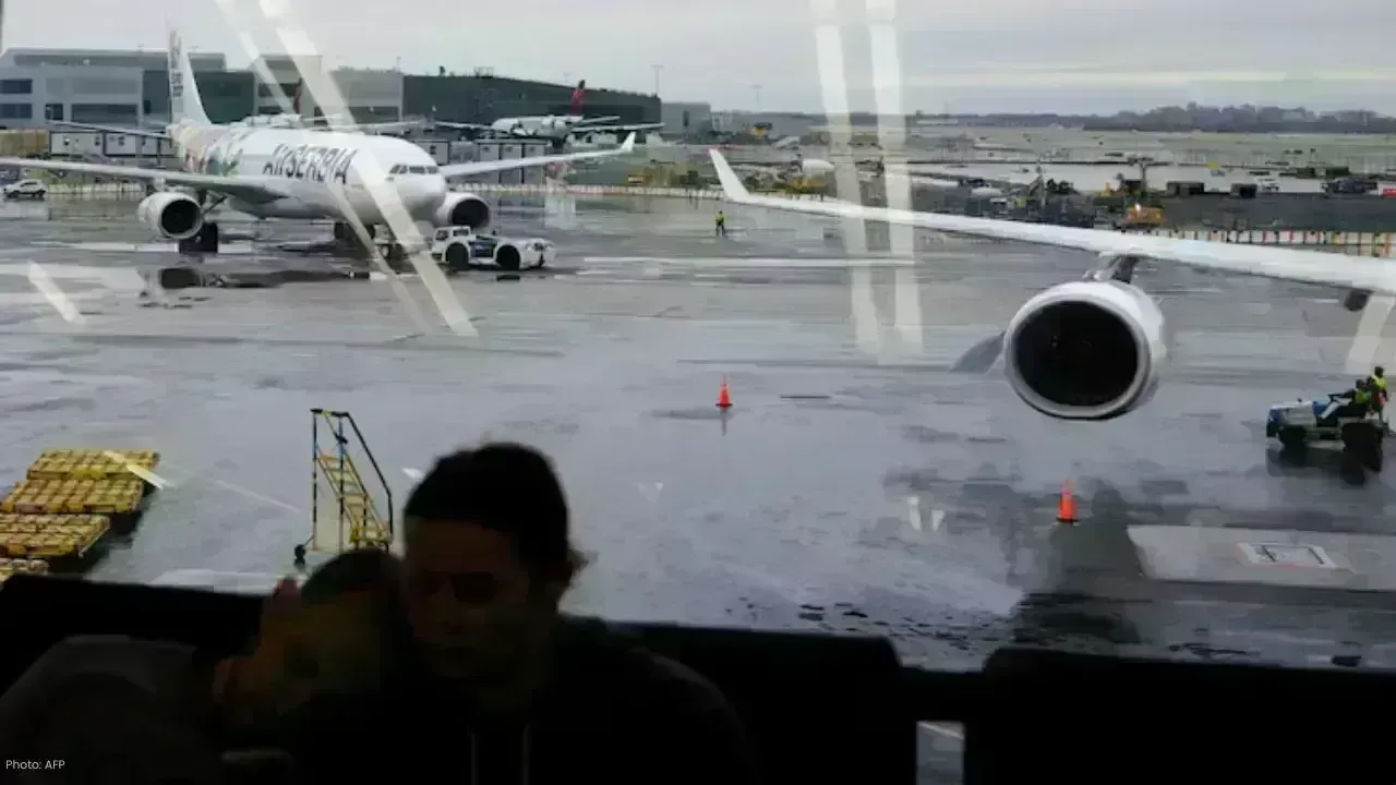 Winter Storm Halts Christmas Travel with 1,000+ US Flights Canceled