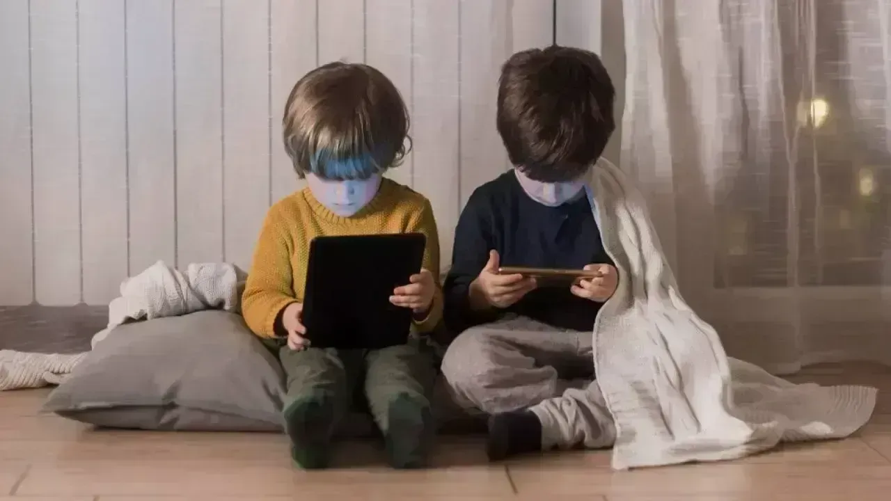 Old Games vs. Smartphones: Understanding Today's Kids' Physical Weakness