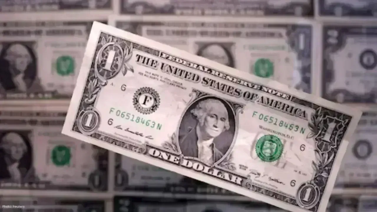 Dollar Holds Firm as Fed Minutes Near, Markets Stay Cautious