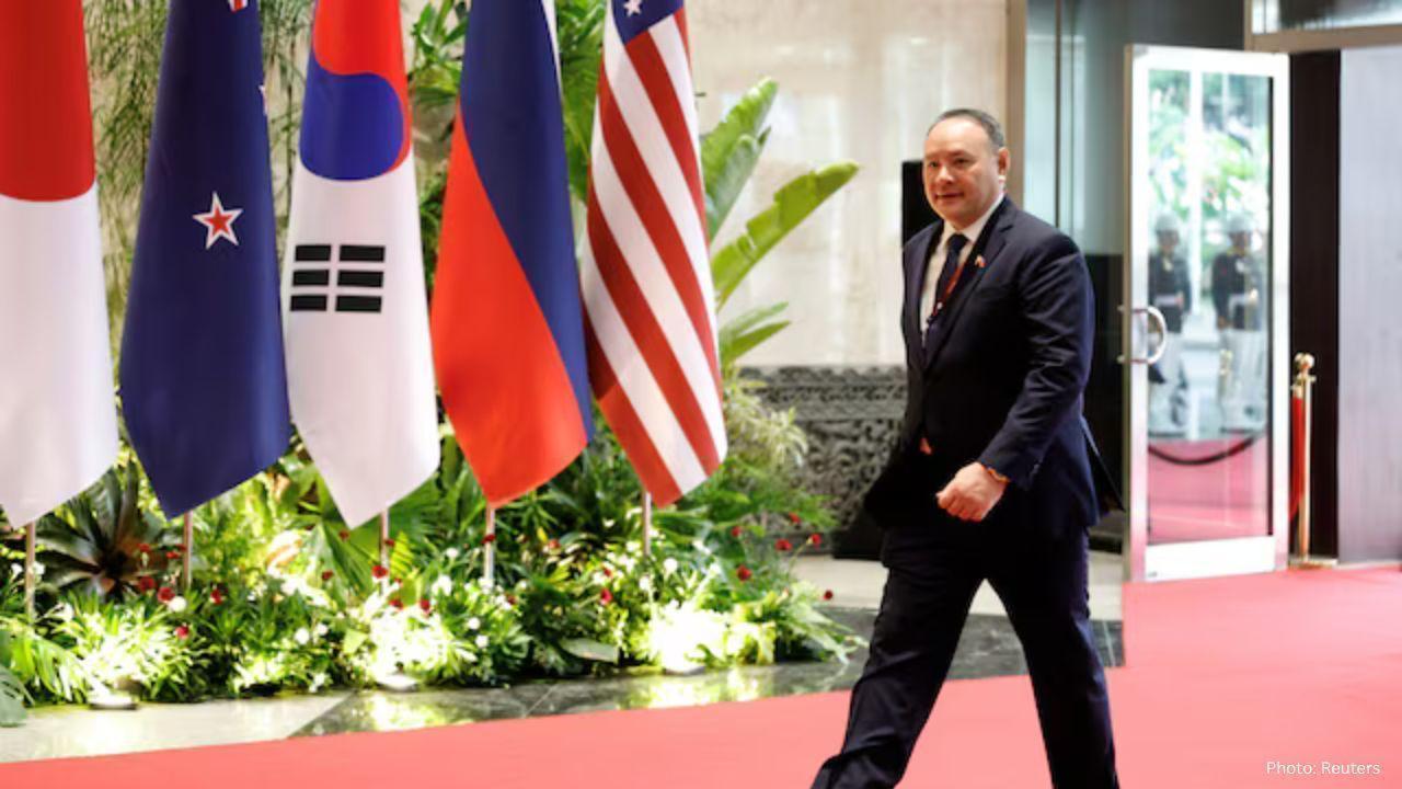 Philippines Engages Chinese Research Vessel Near Cagayan Amid Rising Tensions Over Taiwan