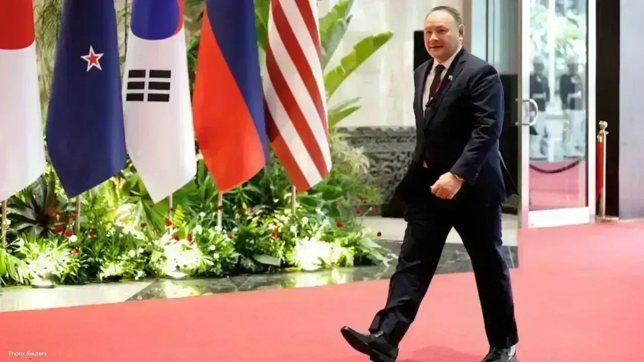 Philippines Challenges Chinese Research Ship Near Northern Coast