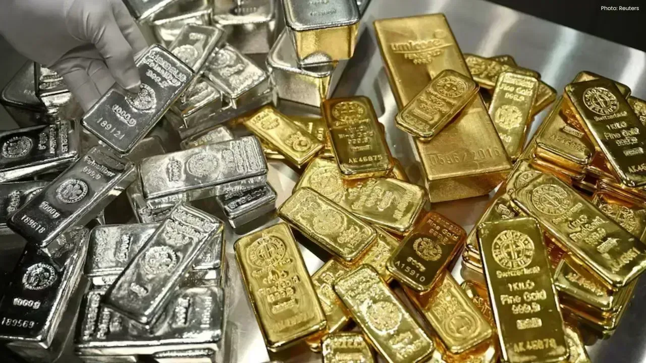 Silver Shines in 2025 as Gold, Copper Surge and Oil Slumps