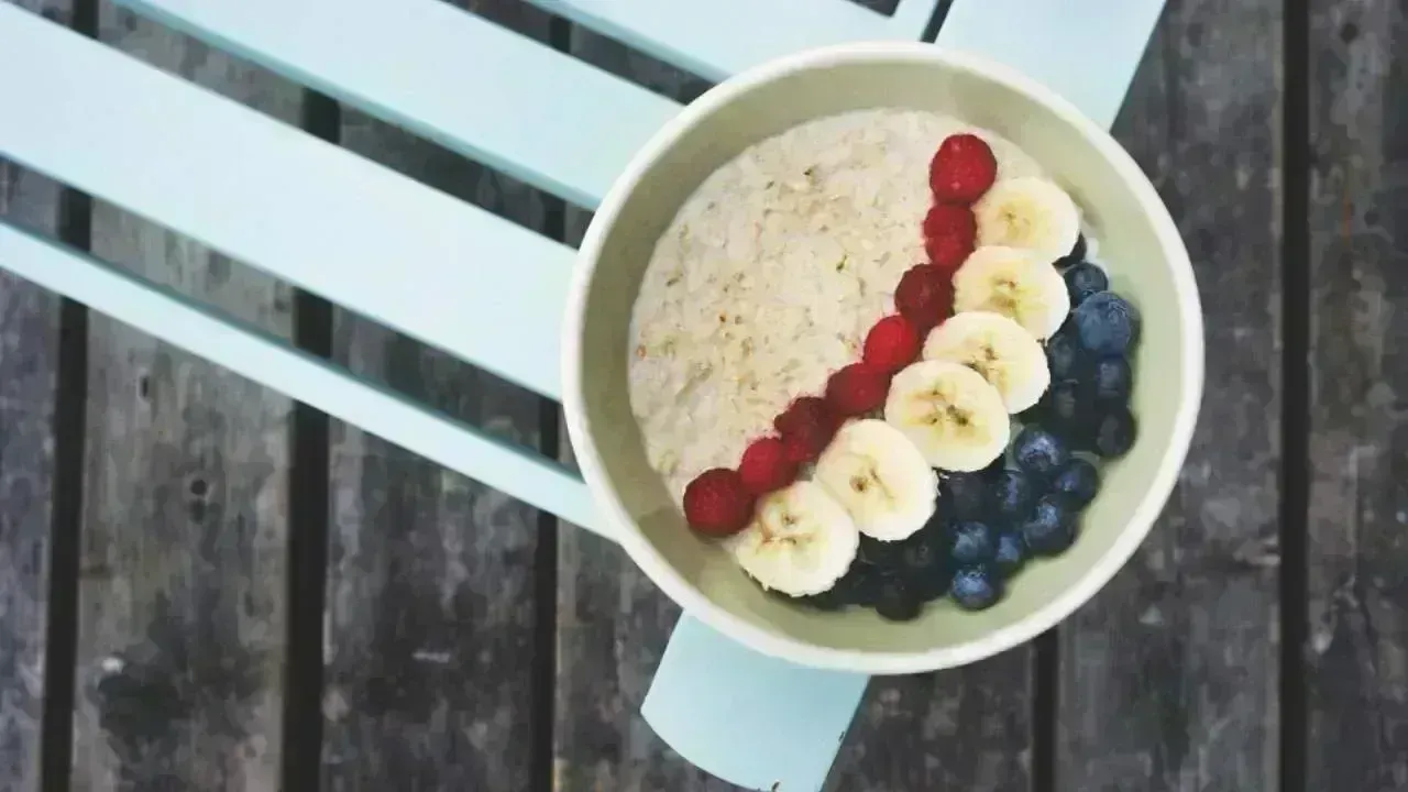 Kickstart Your Day: Quick Oat Breakfast Packed with 45g Nutrition
