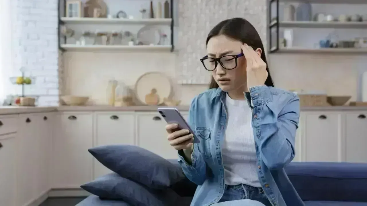 Smart Ways to Combat Eye Strain with Daily Phone Use