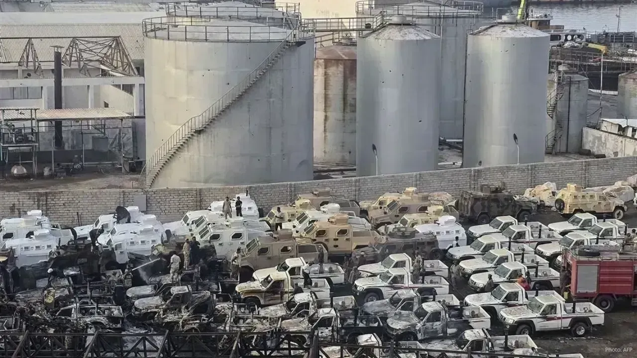 Tensions Rise as Saudi Arabia Strikes Yemen's Mukalla, UAE Withdraws Forces