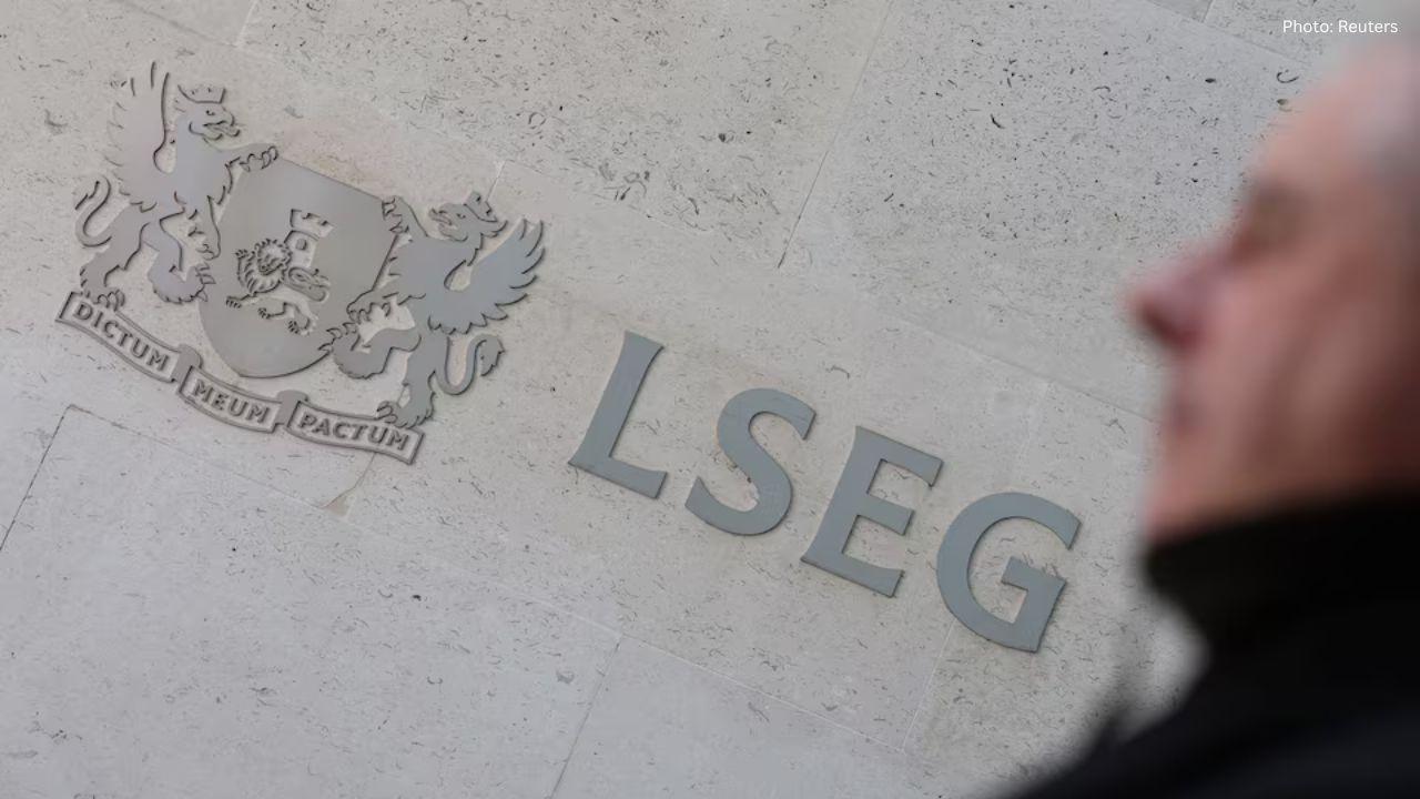 FTSE 100 Reaches Milestone 10,000 Points as 2026 Kicks Off