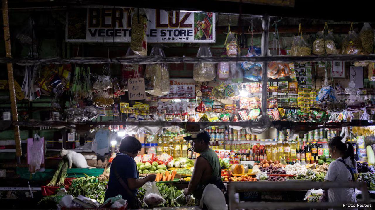 Philippine Central Bank Maintains Interest Rates as Inflation Rises