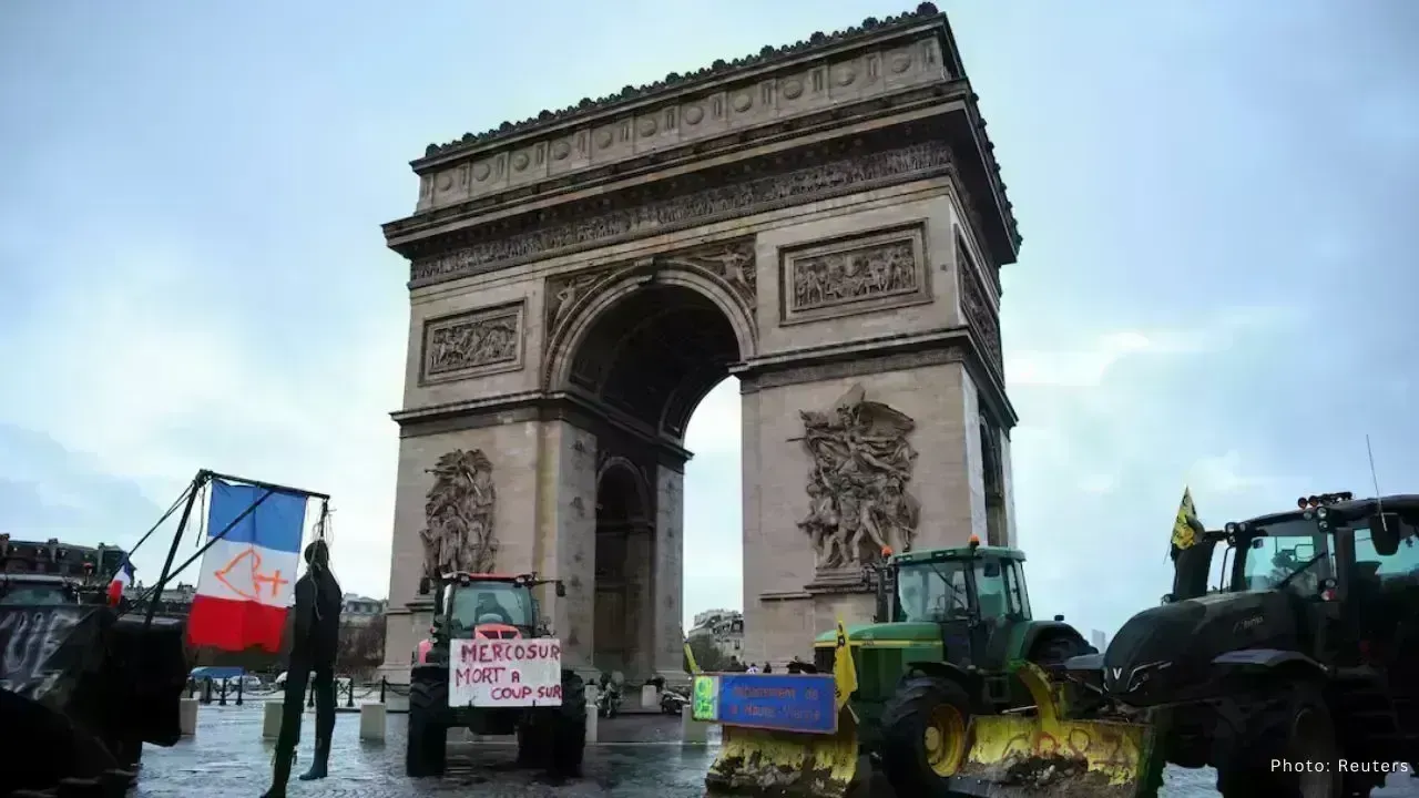 Farmers in France Disrupt Paris to Oppose EU–Mercosur Agreement