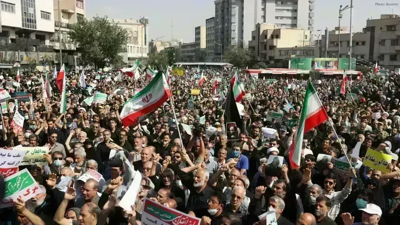 Iran Protests Intensify in Tehran as Calls Grow to End Islamic Rule