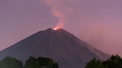 Eruption of Mount Semeru: Pyroclastic Flow Extends 5 km, Ash Clouds Reach 2 km