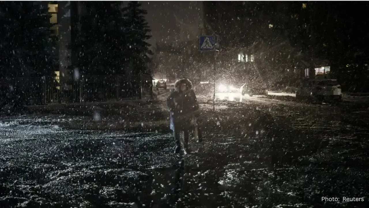 Kyiv Strives to Reconnect Heat and Power Amid Zelenskiy's Warning of Renewed Russian Strikes