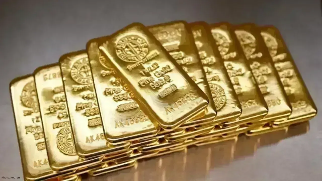 Gold Nears Record High, Silver Breaks $90 on Rate Cut Hopes