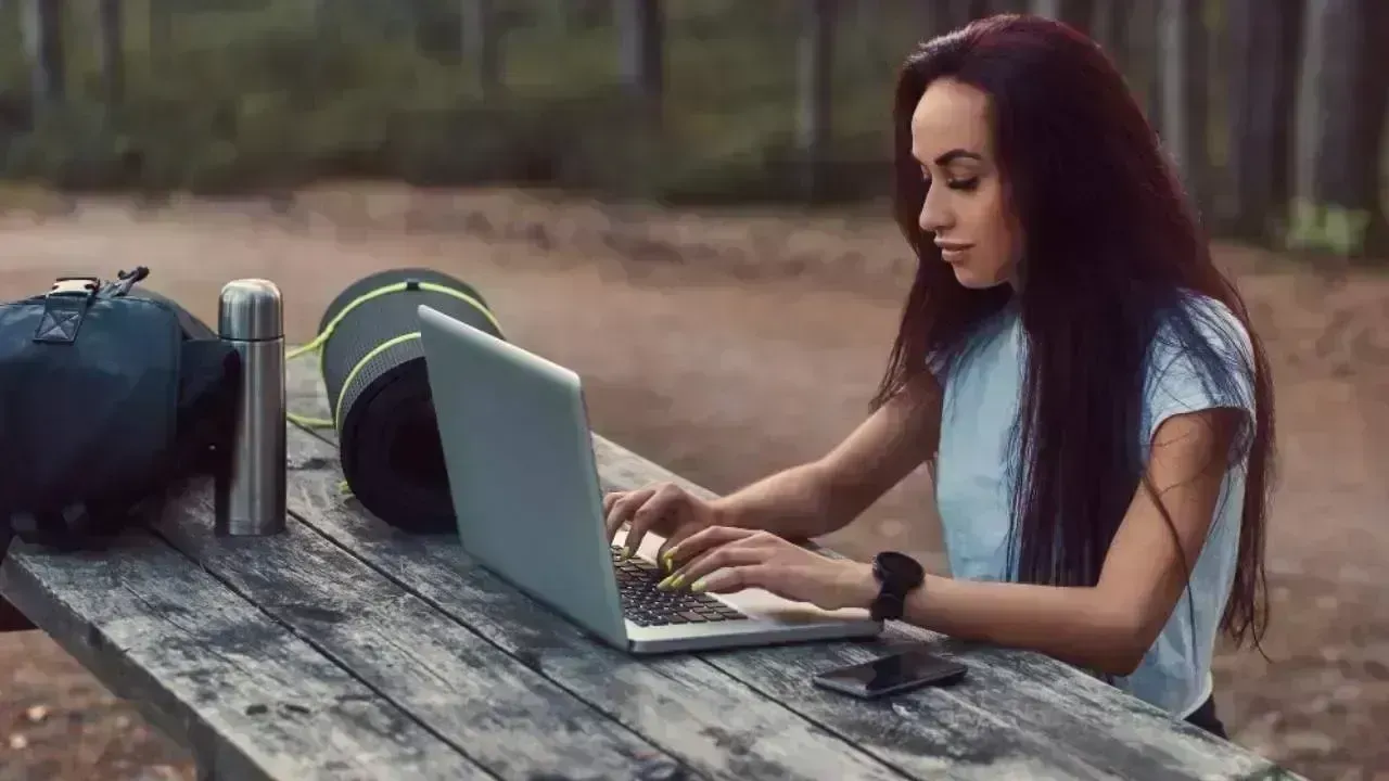 Unpacking the Reality of Digital Nomad Life: Freedom, Challenges, and Insights