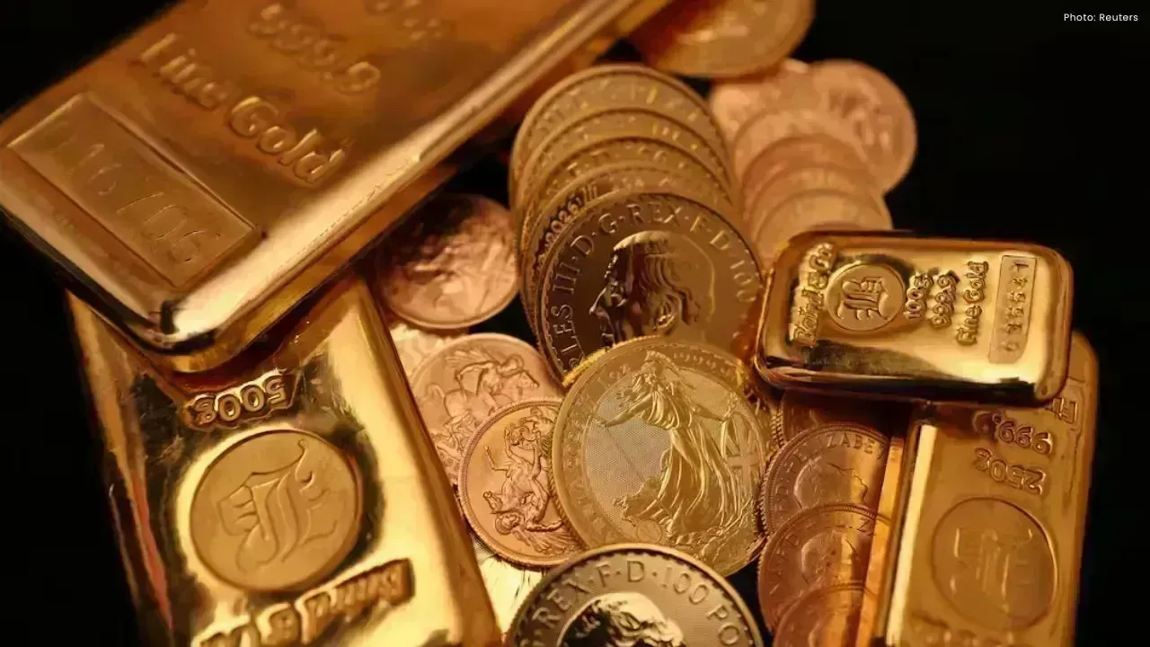 Gold Surges Past $5,100 as Investors Seek Security Amid Global Unrest