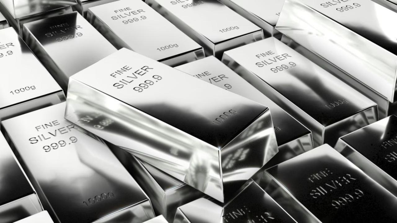 China Silver Prices Break Records as Premiums Soar Above Global Benchmarks