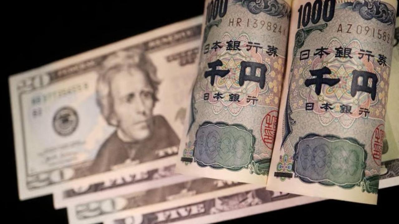 Yen’s Strength Surges as Japan’s Fiscal Outlook Brightens and Dollar Wavers Ahead of U.S. Jobs Data