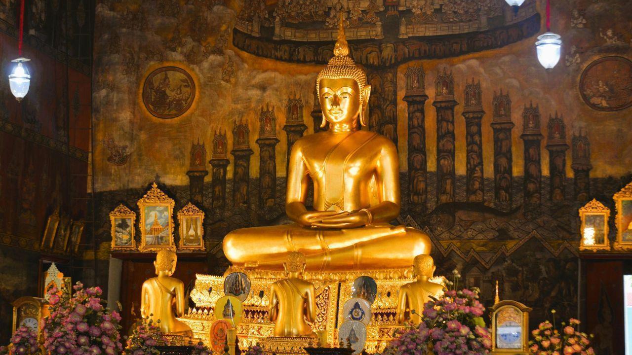 Thai Police Disguise as Lion Dancers to Catch Thief Who Stole Buddhist Items