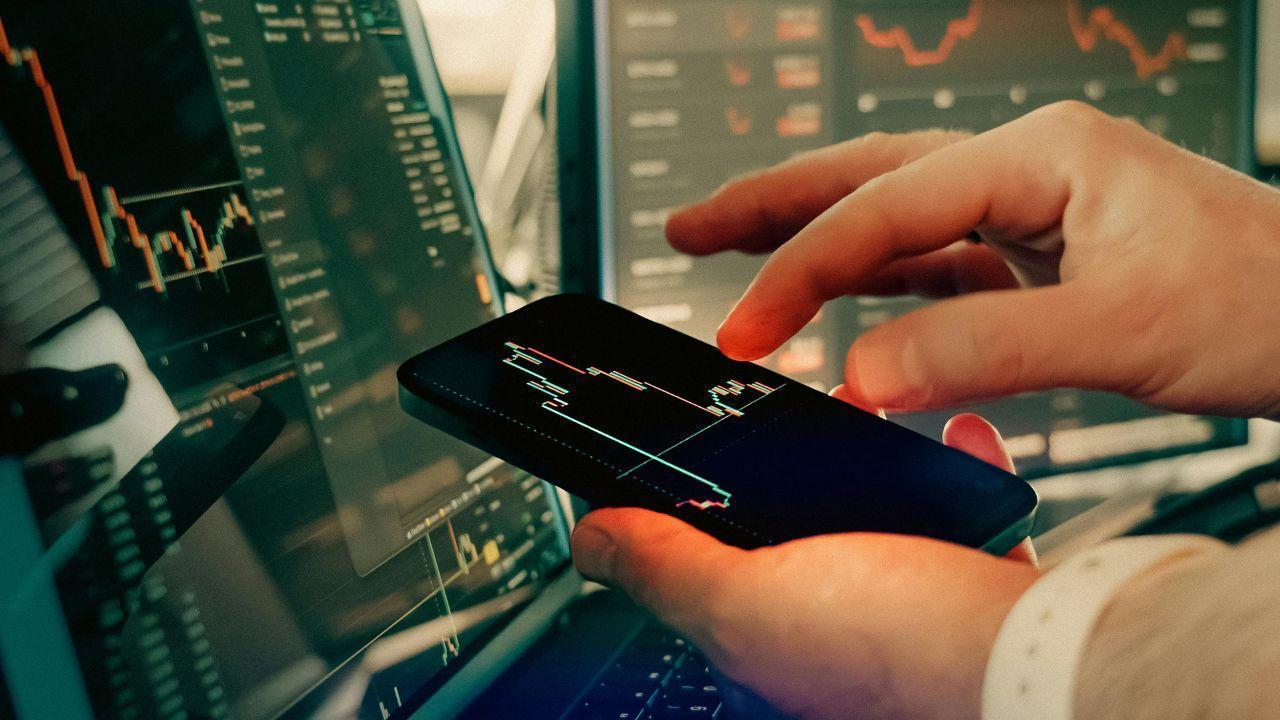 Singapore Stocks End Flat Amid Cautious Asian Market Mood