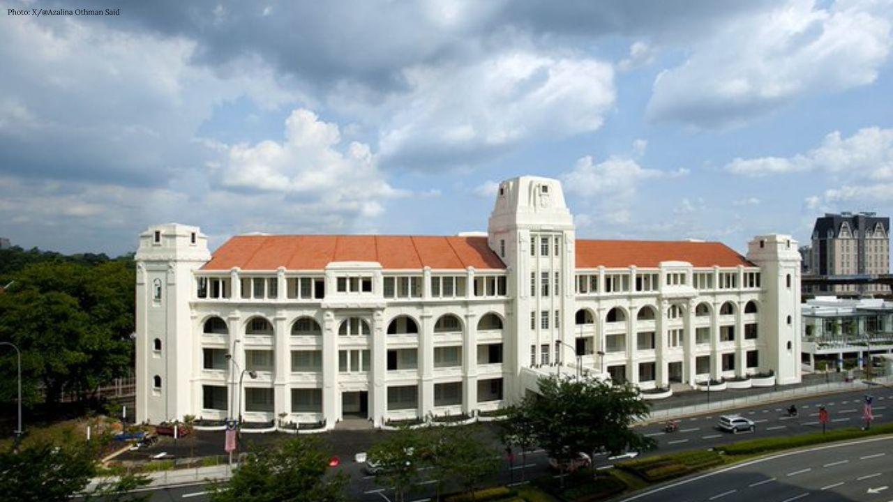 Bloomberg Malaysia Seeks Suit Strike Out