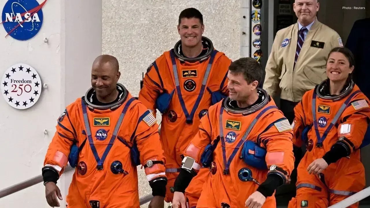 Canadian Astronaut Hansen Engages Live with Communities from Space