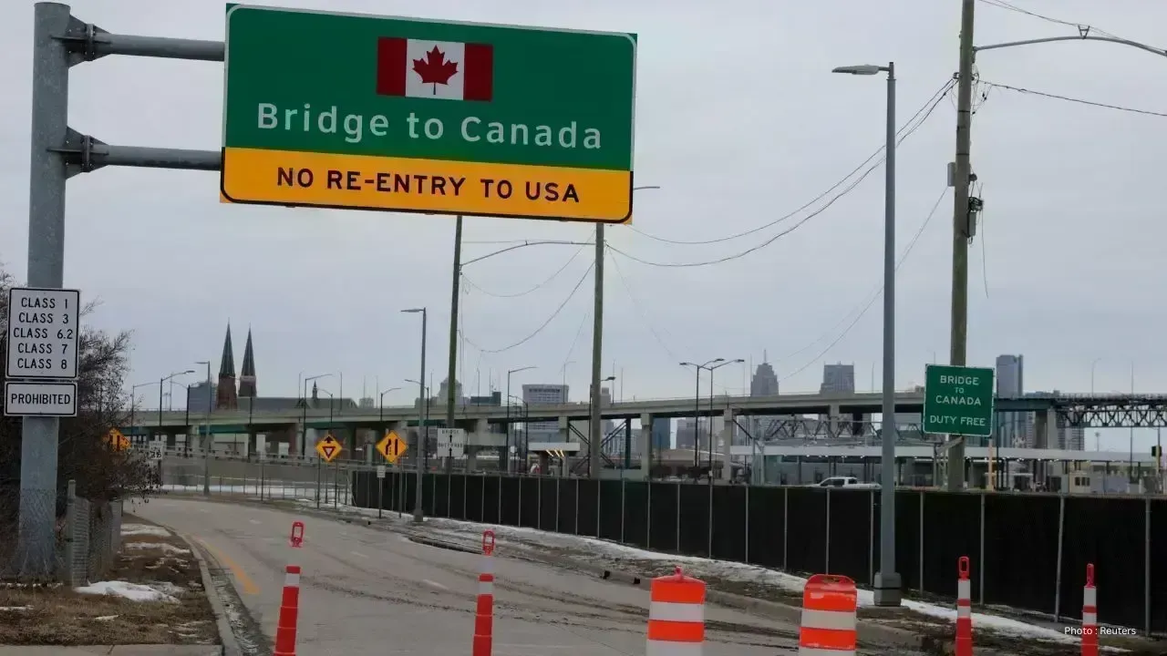 Blue Water Bridge Overtakes Ambassador Bridge in Trade Traffic