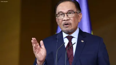 Anwar Pushes South China Sea Code at Summit