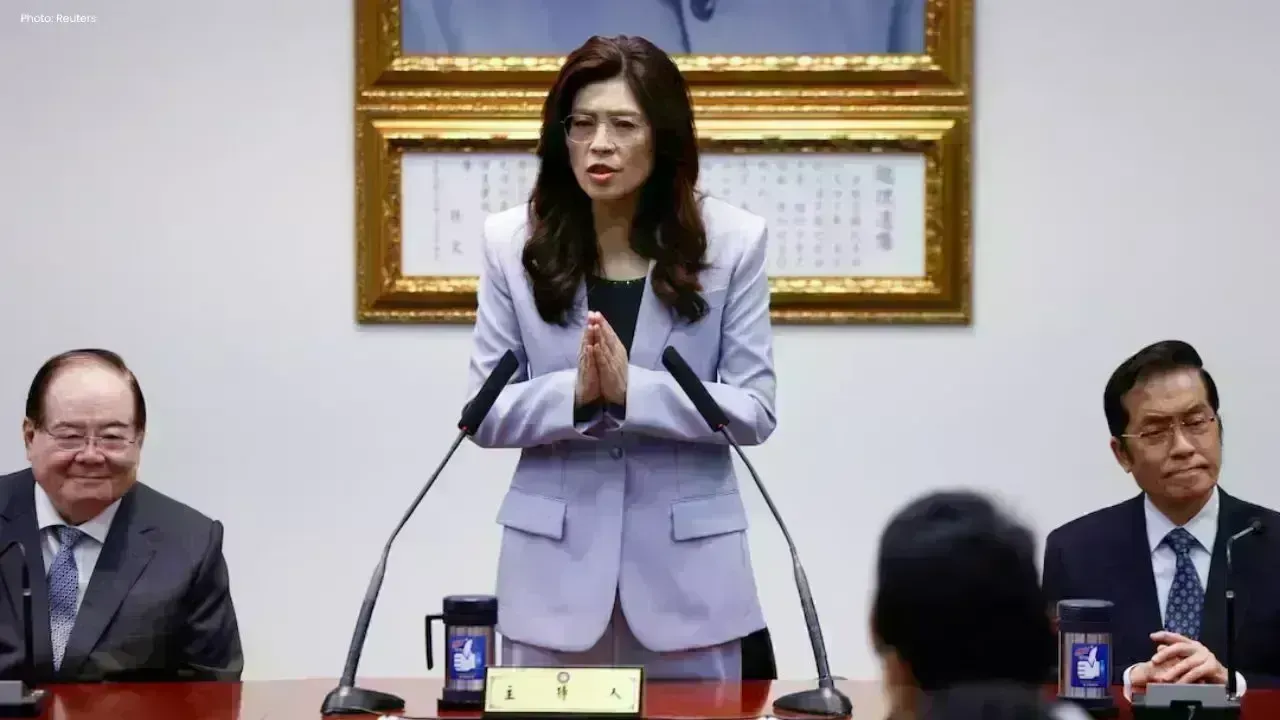 Taiwan Leader Visits China on Peace Mission